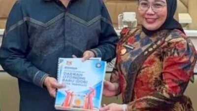 Bukan Pemekaran Biasa, Bupati Sutinah Suhardi Terobos Moratorium DOB Lewat Penyesuaian Administrasi Ibu Kota Provinsi Di DPR RI